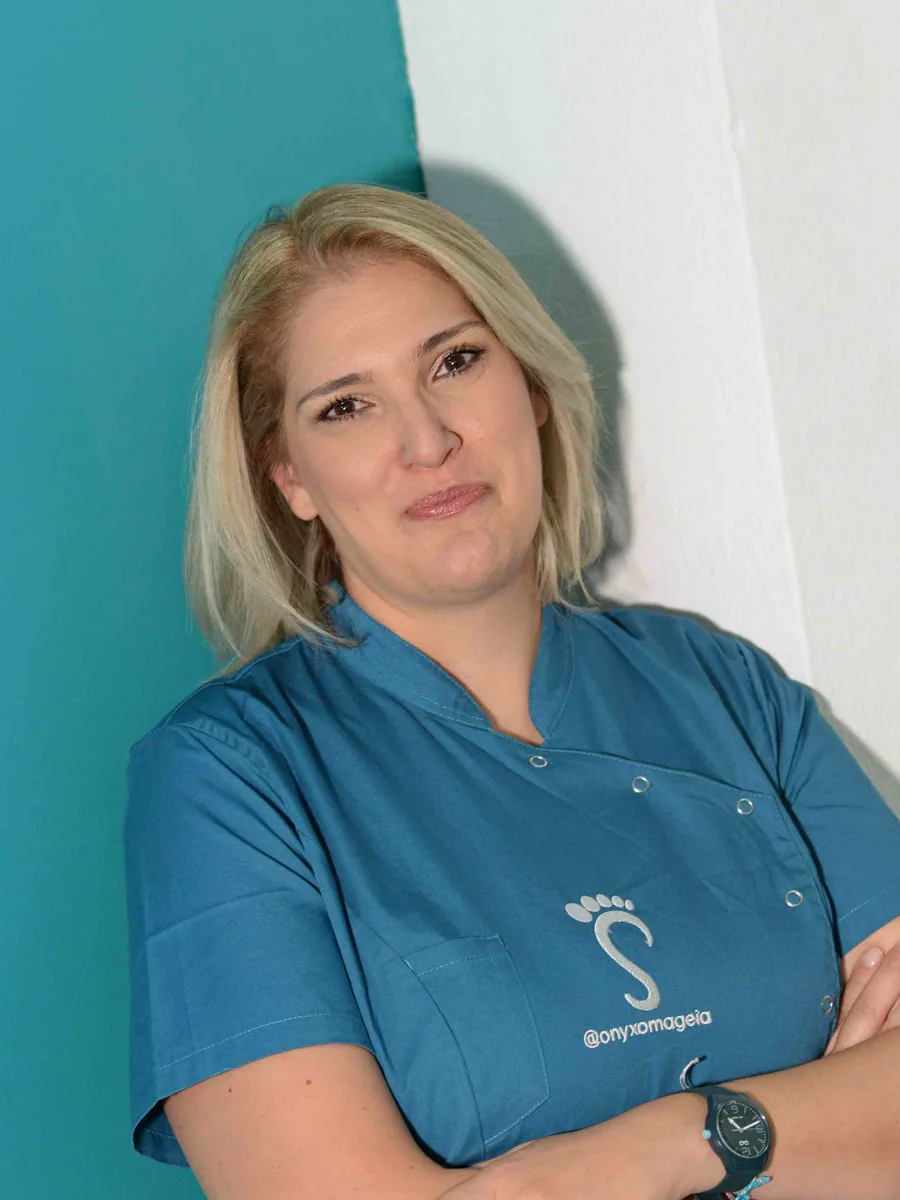 Η Σταυρούλα Καρανδρέα, ποδολόγος, στο ποδολογικό κέντρο Ονυχομαγεία